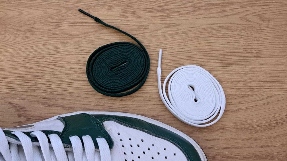 Jordan 1 Retro High OG
Gorge Green marimea 41