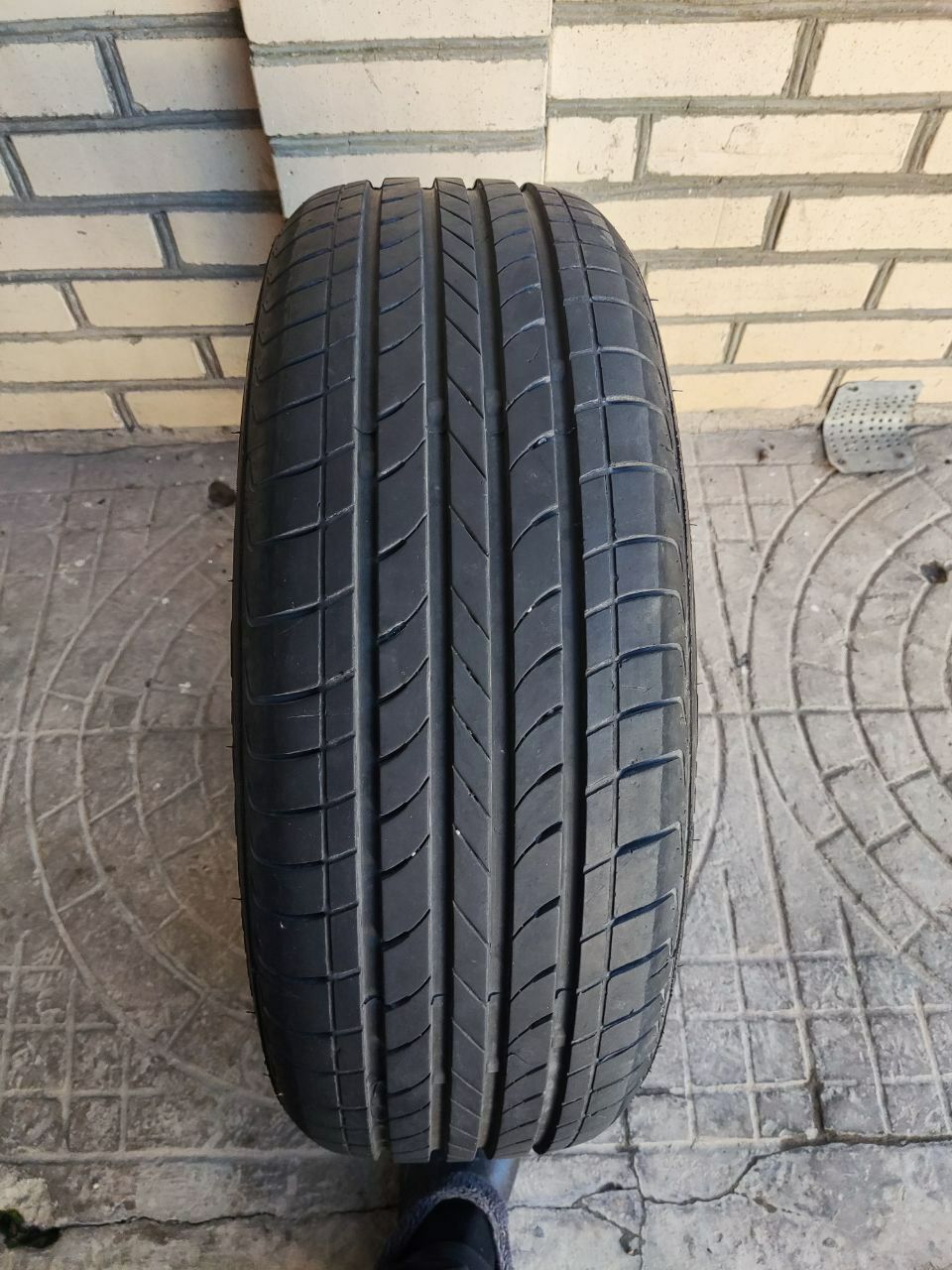 Автошины 4 шт почти новый