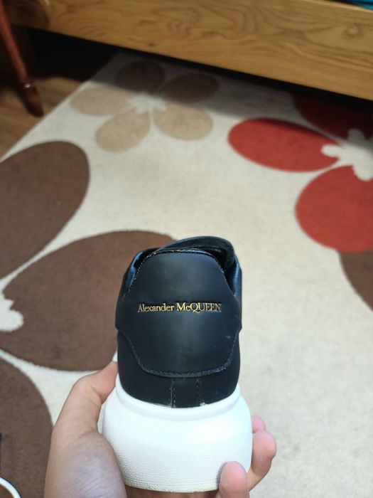 Vând papuci Alexander Mcqueen