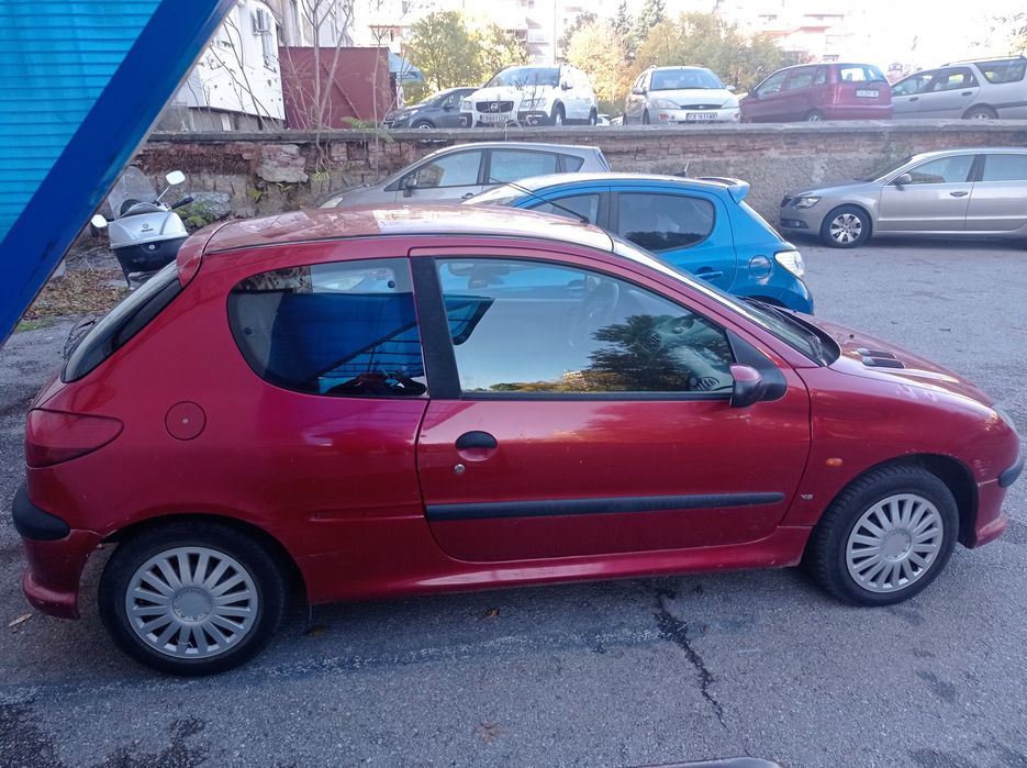 Продавам Пежо 206i,1,6,benzin, 3 врати, цвят бордо, в движение, платен
