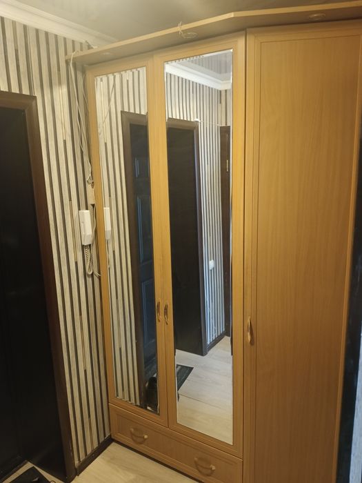 Продам шкаф с подсветкой