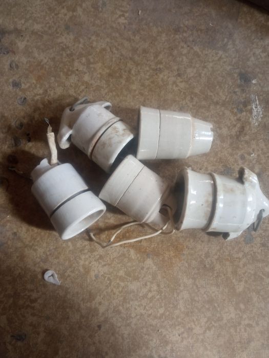 Патроны для ламп.