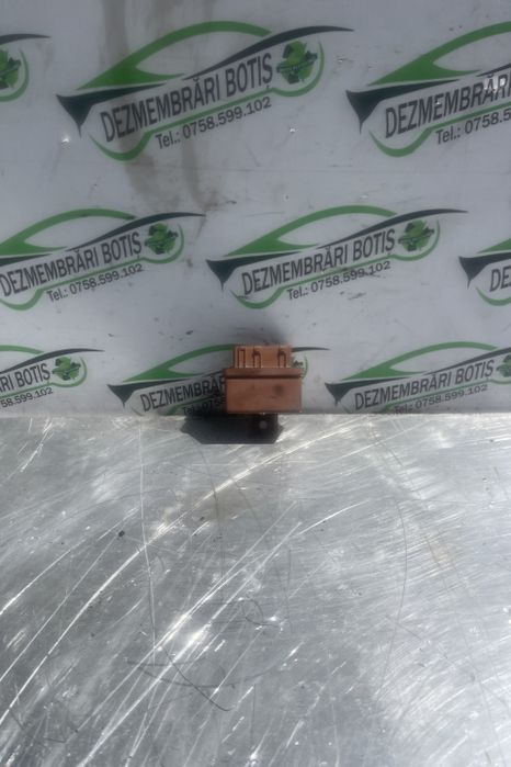 Releu 240109 Peugeot 406 prima generatie (facelift)