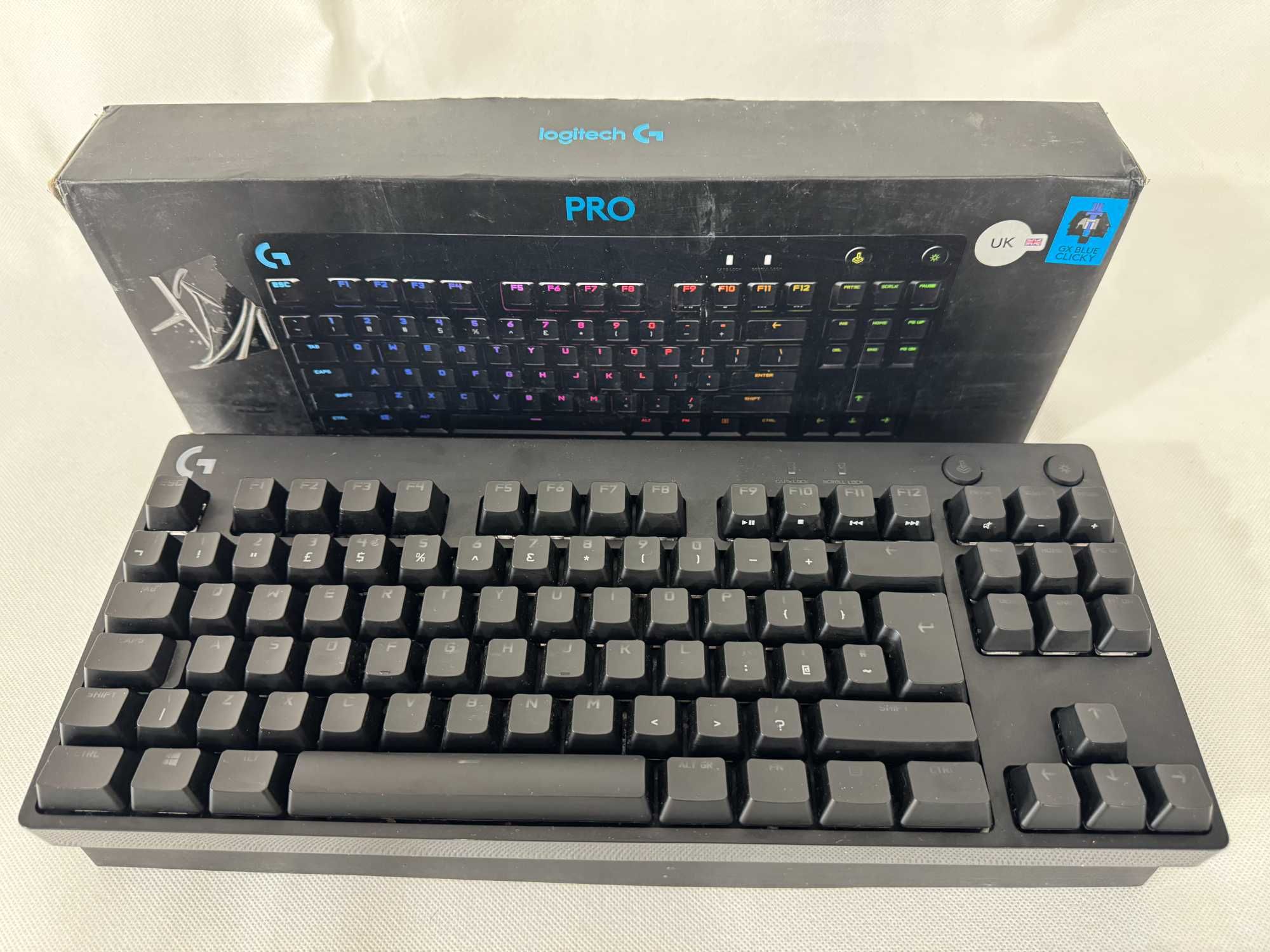 Клавиатува - Logitech Pro Blue Clicky