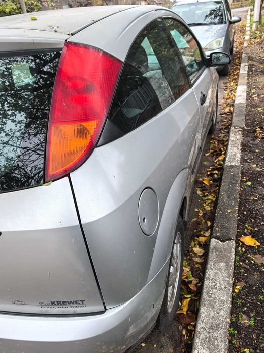 Продавам Форд фокус 1,6 в движение