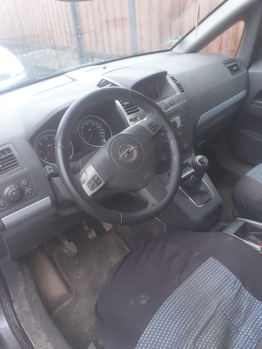 opel zafira 2007 2.400€
