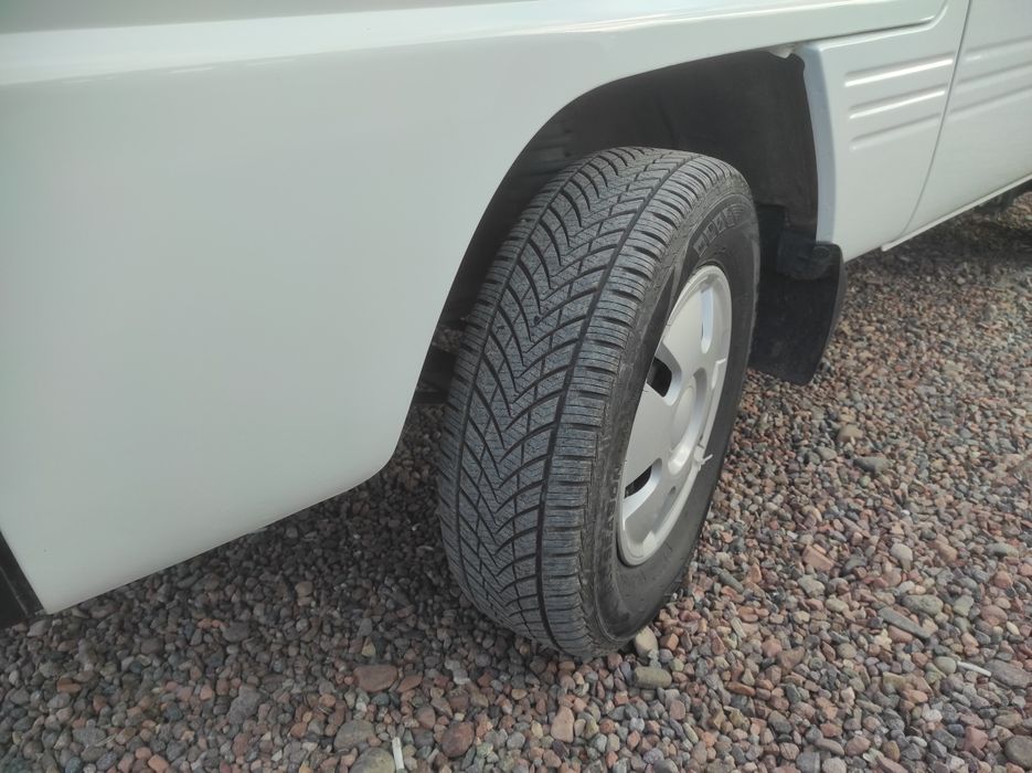 Moshina tozza solondan olingan kiraskasi tozza ishga uyga haydalgan