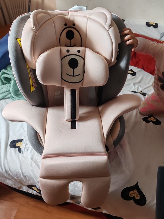 Vând scaun pentru copii de mașină rotativ 250 lei