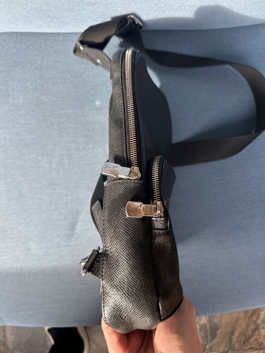LOUIS VUITTON Avenue sling Waist bum