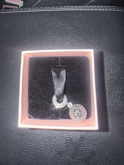 Pandora гривна с 5 талисмана