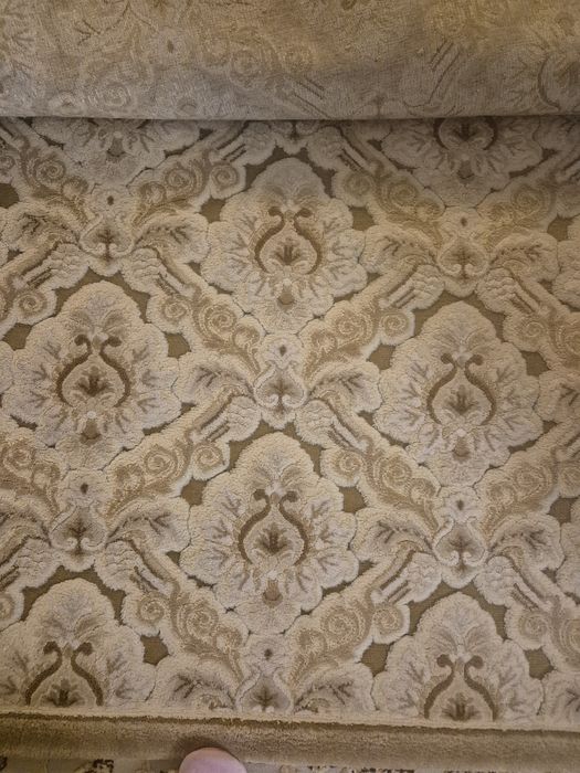 Ковёр чистый, хорошего качества