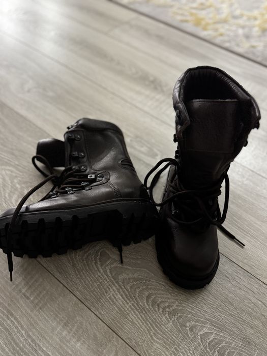 Bocanci piele copii . 22,5 cm interior