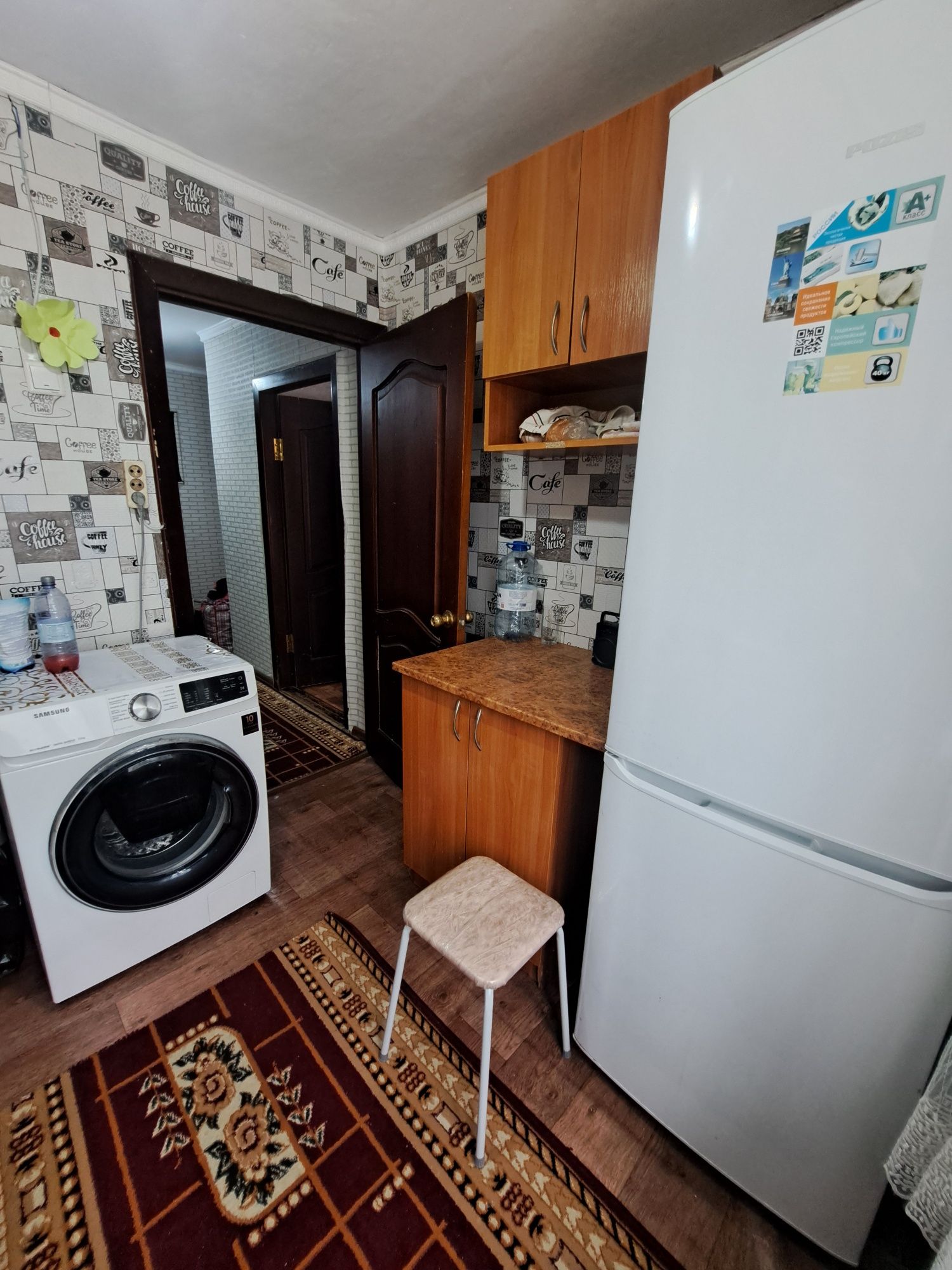Продаём двухкомнатную квартиру возле "Пассажа "