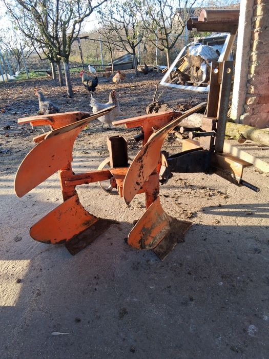 Vând plug reversibil italian