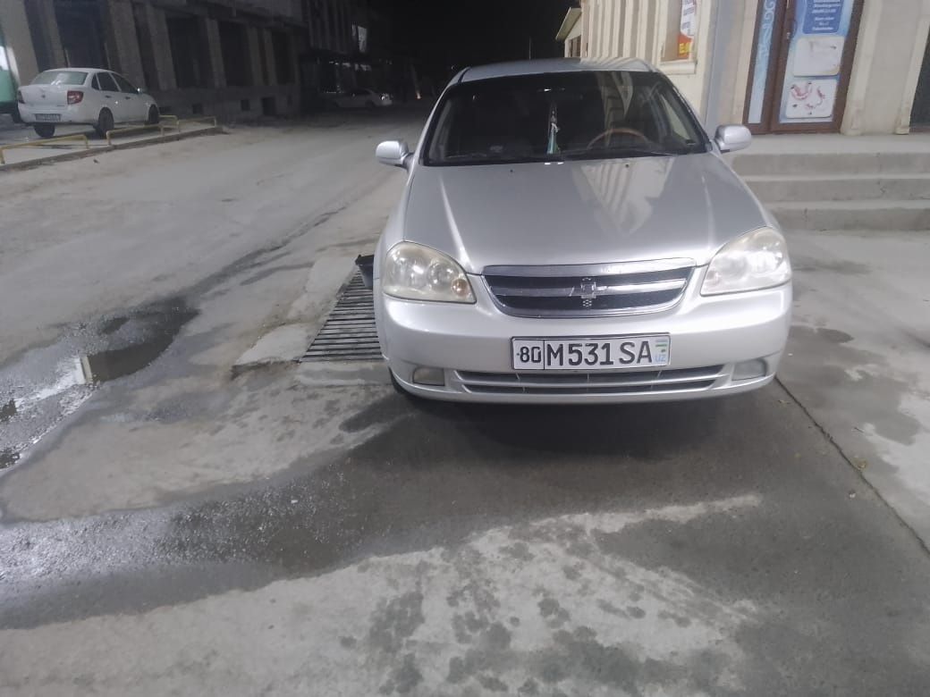 Лассети автомобили сотилади