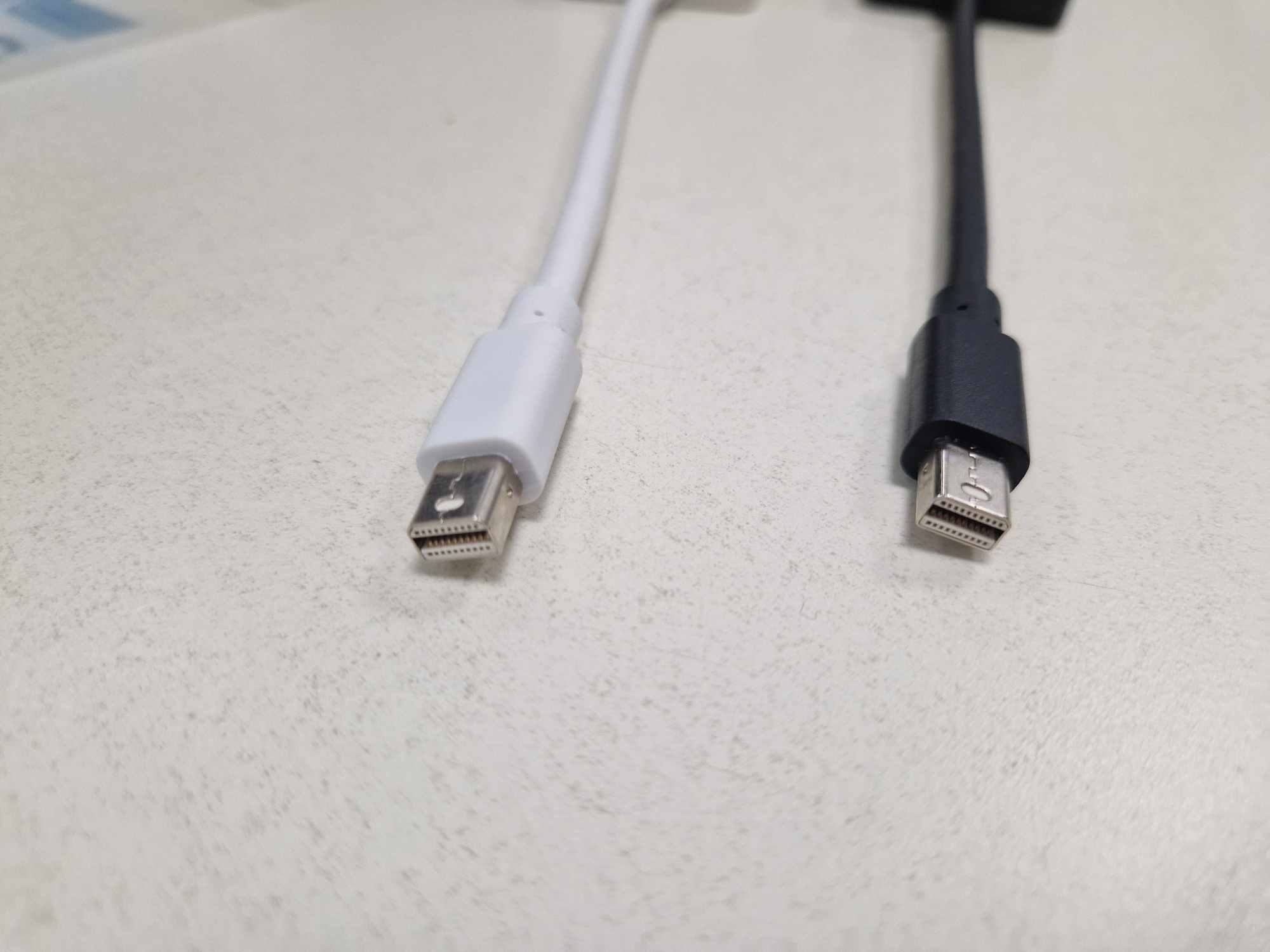 Кабел преход DVI към miniDisplayPort