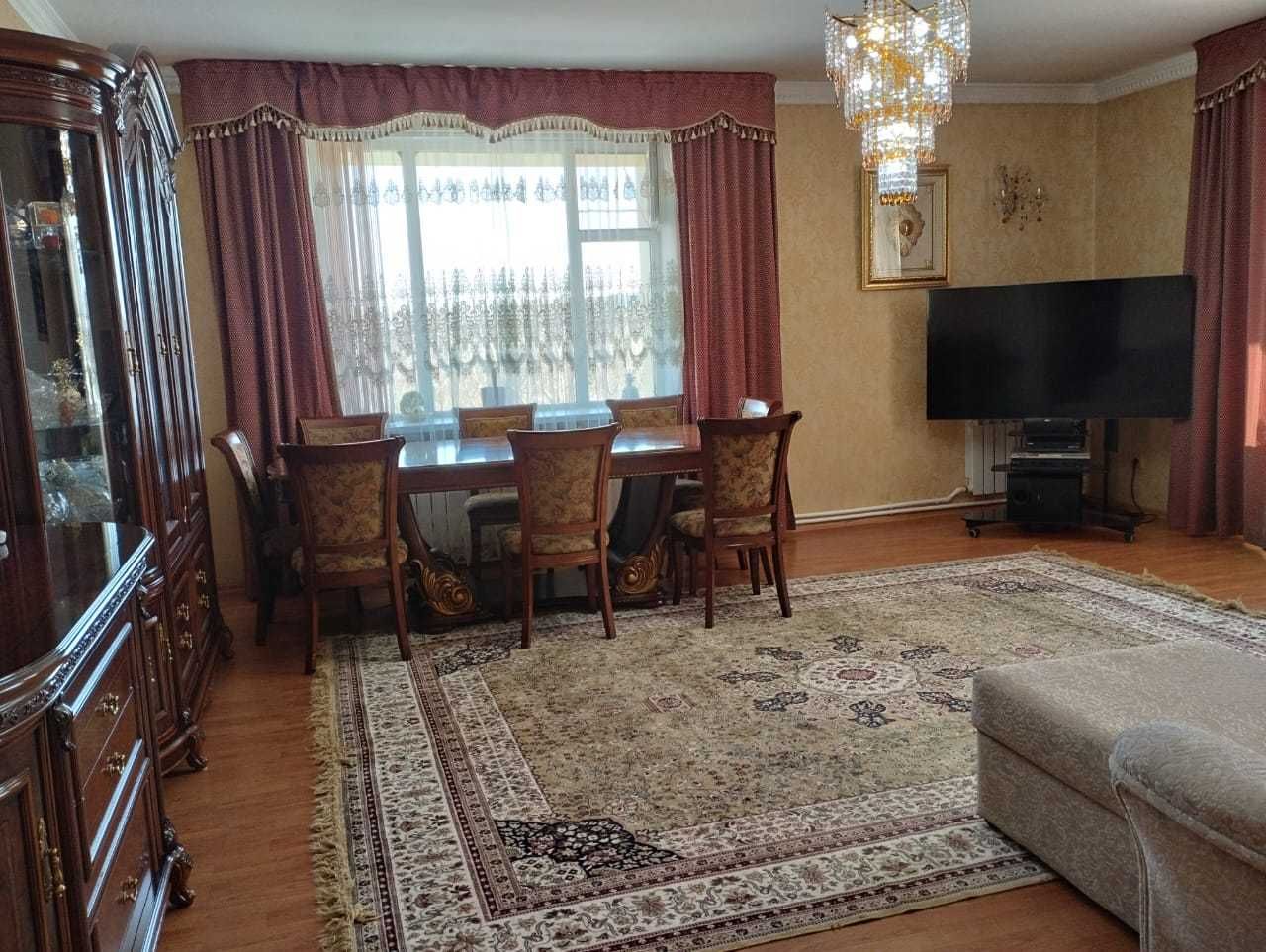 Продам 4 ком квартиру в центре