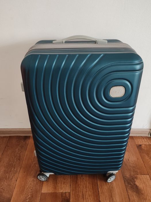 Чемодан в отличном состоянии