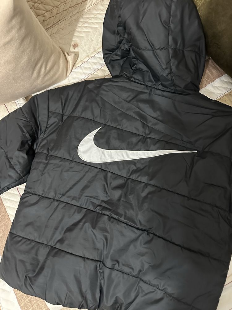 Дамско яке на Nike