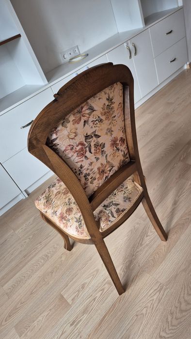 Маса със столове