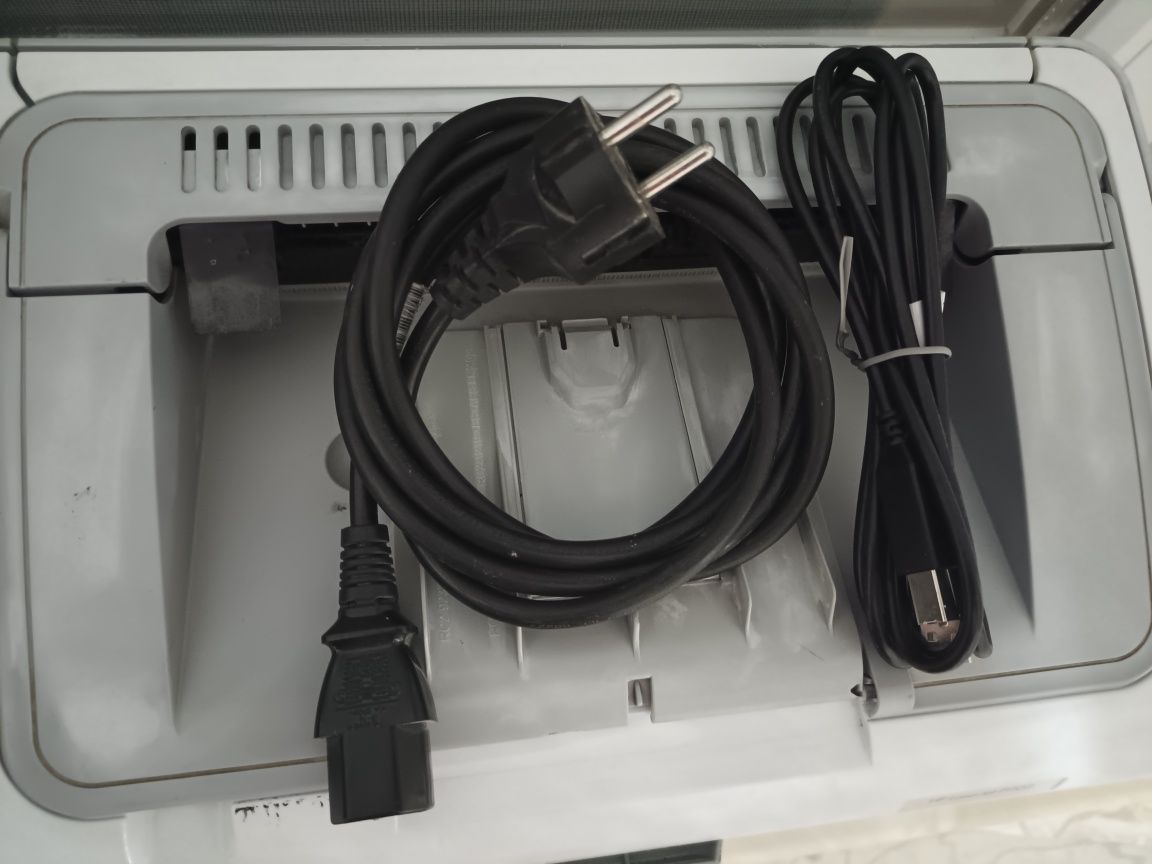 Продается принтер HP P1102
