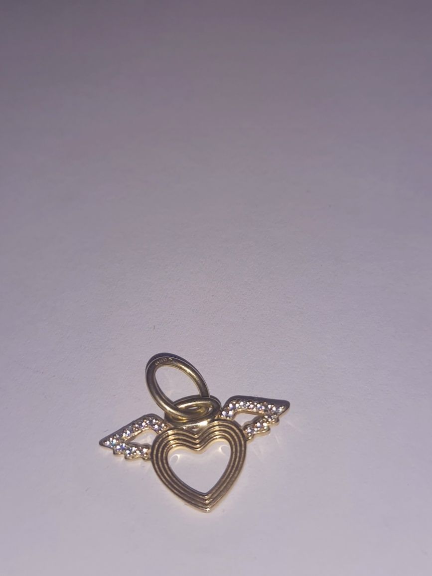 Vand pandantiv inimioara aur 14 k 1.47 g