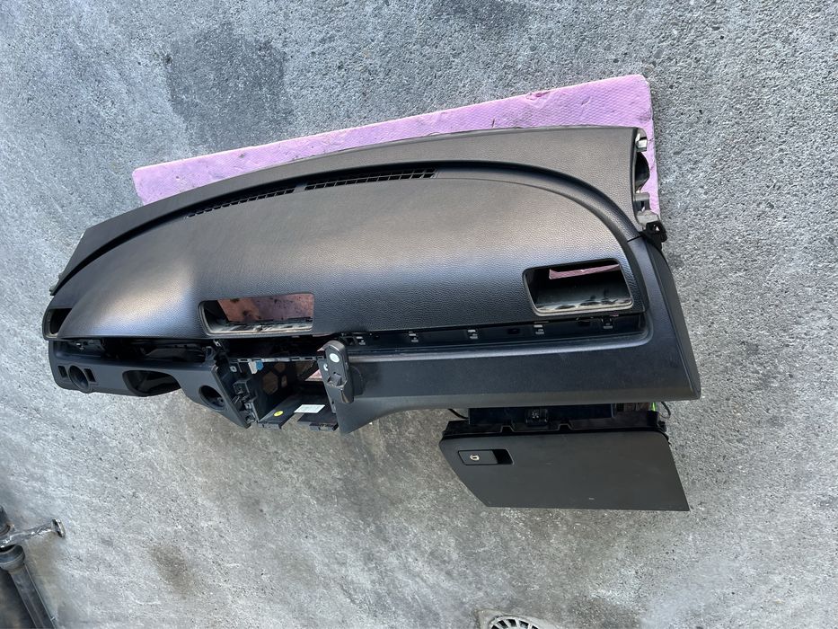 Plansa de bord pt vw passat b6 b7 cc cu airbag pasager si ac NU CLIMA