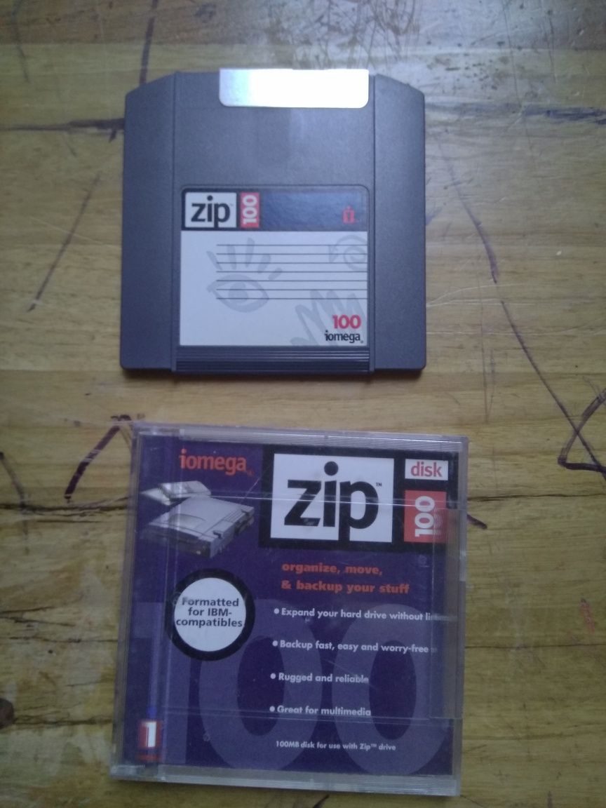 Внешний накопитель Zip
