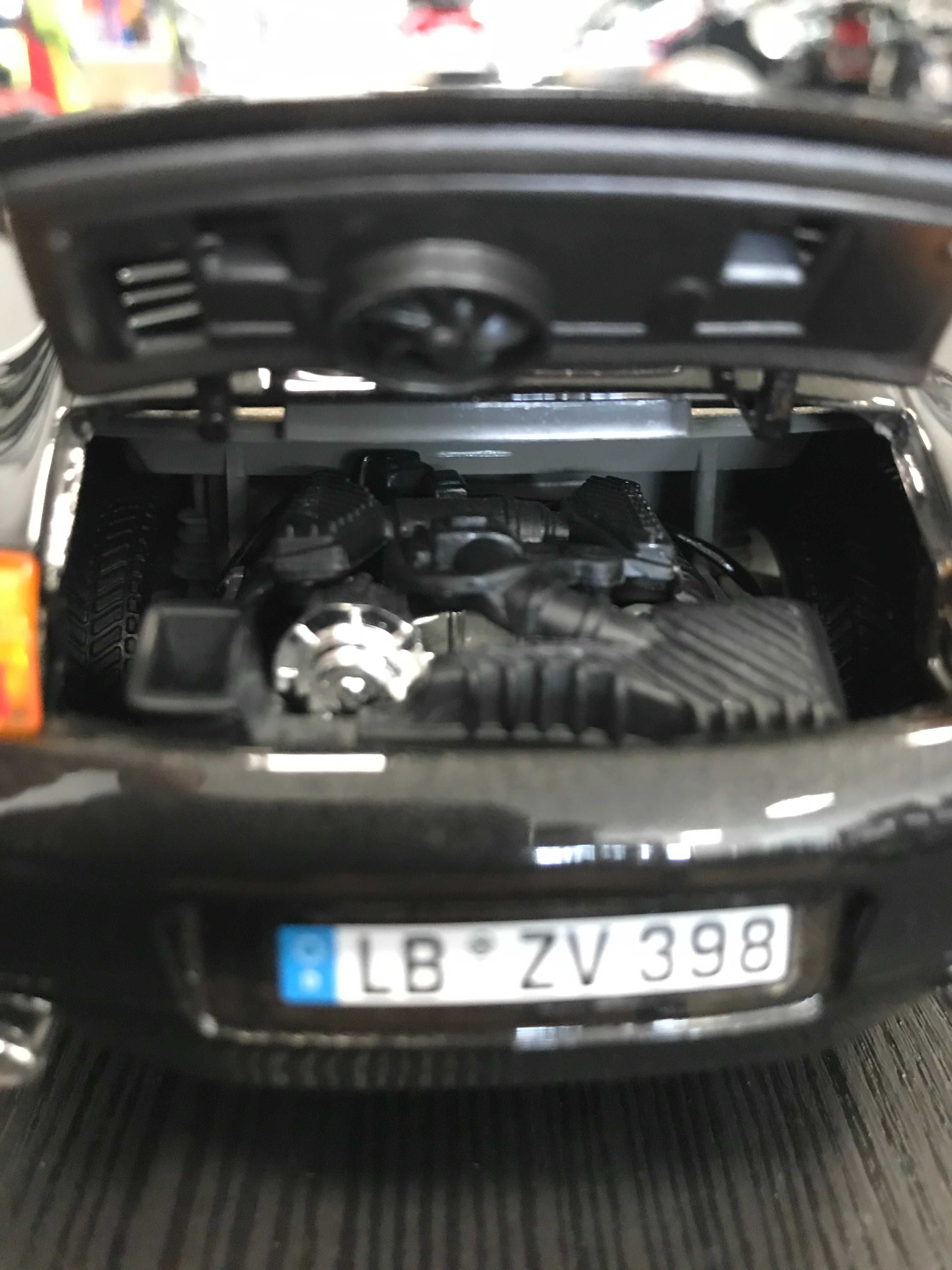 Метална колекционерска количка BBURAGO PORSCHE 996 1997г.1:18 НОВА