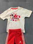 Set Pantaloni scurți + Tricou Adidas  rosu/crem, băiat, M86, 18 Luni