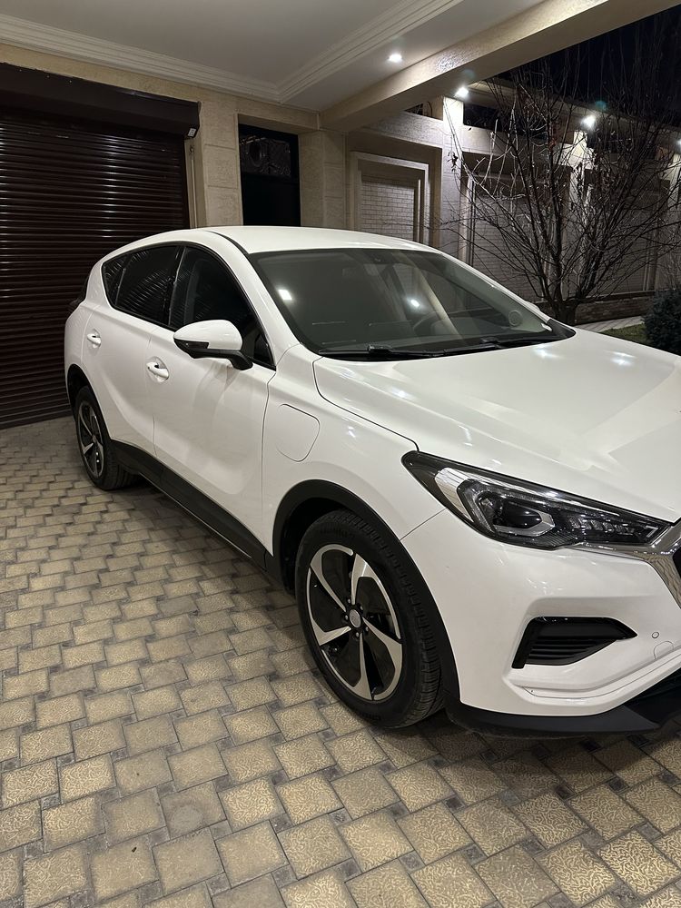 Hongqi e-qm 3 sotilad