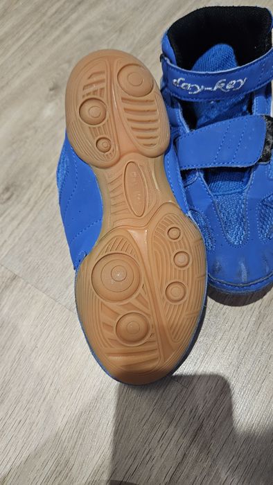 Incaltaminte box lupte 34 copii