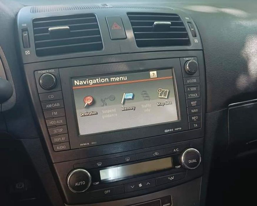 2 броя заводски навигации за Toyota