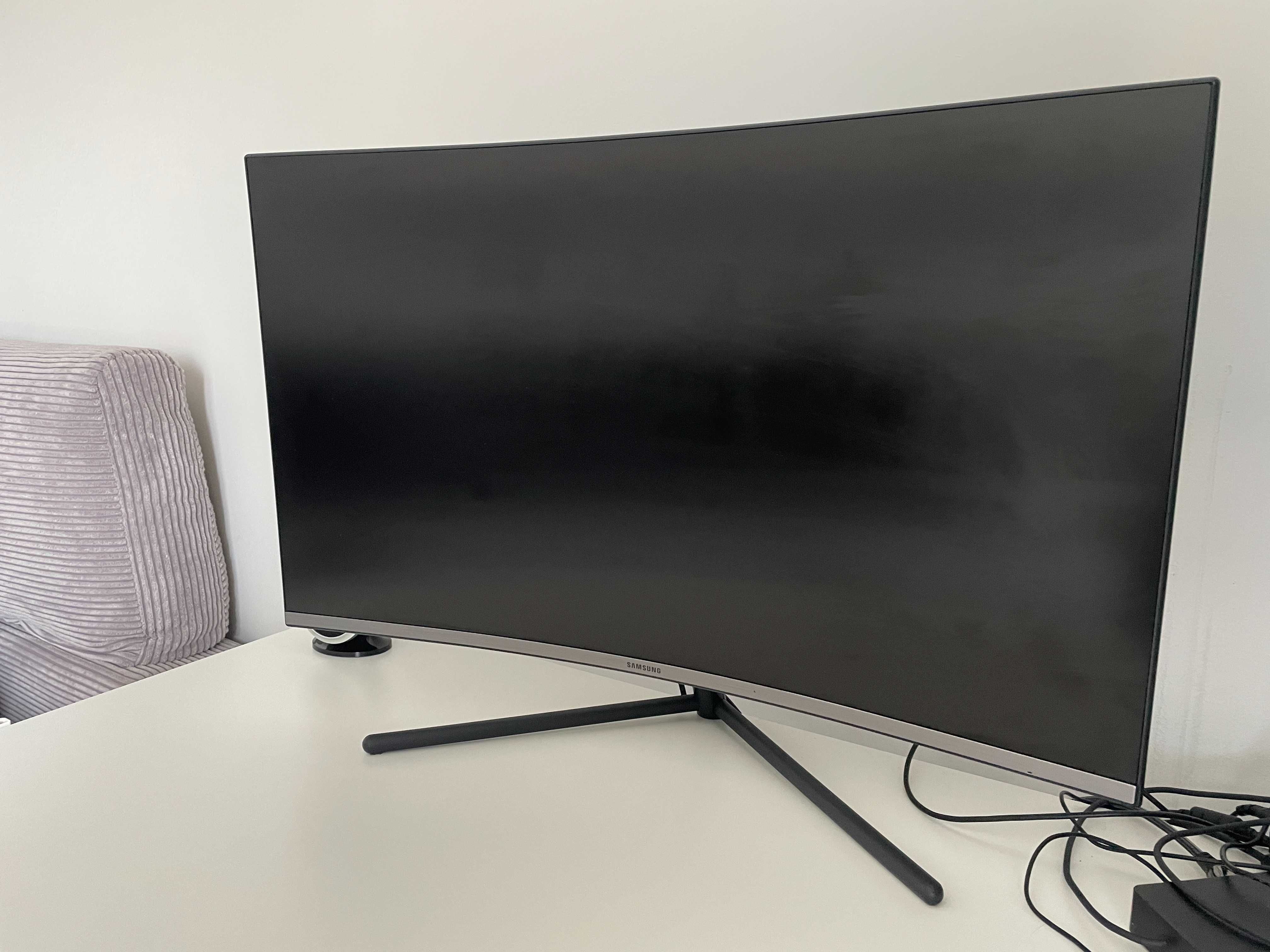 Monitor curbat LED VA Samsung 31.5", 4K UHD, Display Port