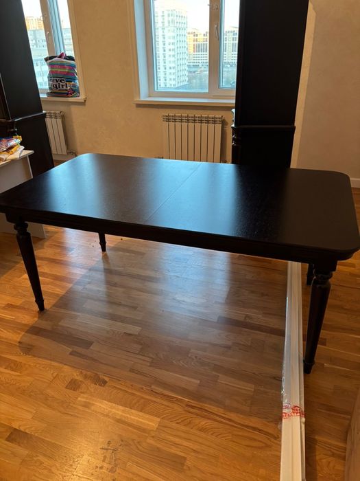 Стол из Польшы из натурального дерева в идеальном состоянии.