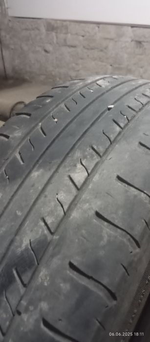 Продам шины б/у летние радиус 17
