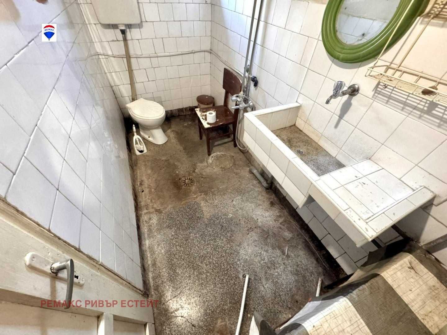 Къща на два етажа за продажба  в гр. Две могили