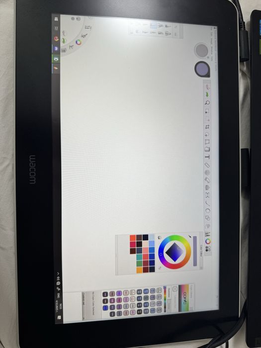 Продавам Wacom One 13.3" – идеален за рисуване и дизайн