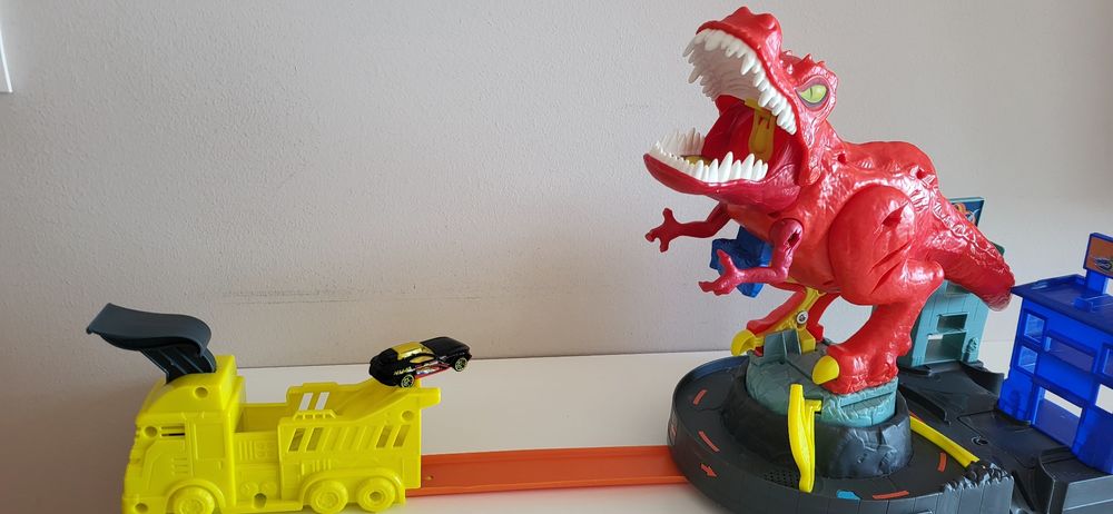 Hot wheels екшън писта силата на Т-рекс