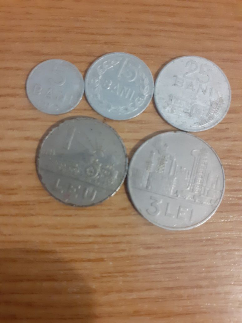 Vând colectie de monede 5 bani 15 bani 25 bani 1 leu 3 lei din 1966