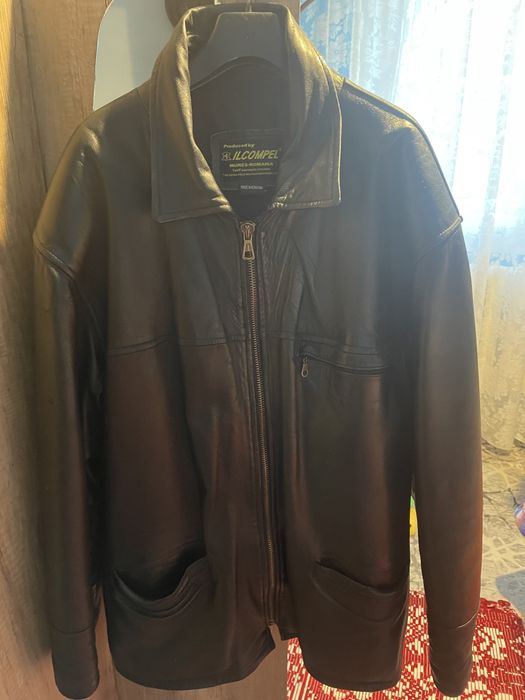 Geaca din piele neagra