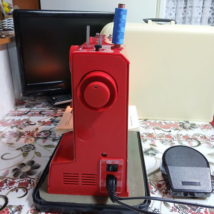 Masina de cusut PRIVILEG NOVA SUPER- NUTZSTICH cu butoniera automata