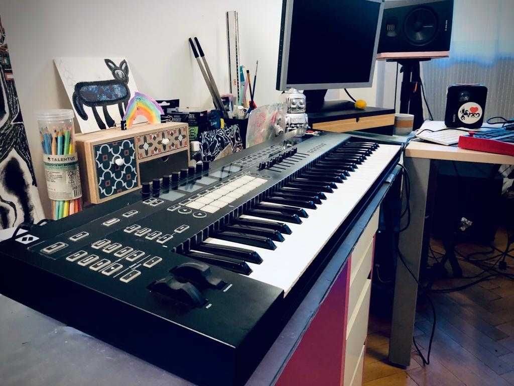 Novation 61SL MKIII (midi  controller )