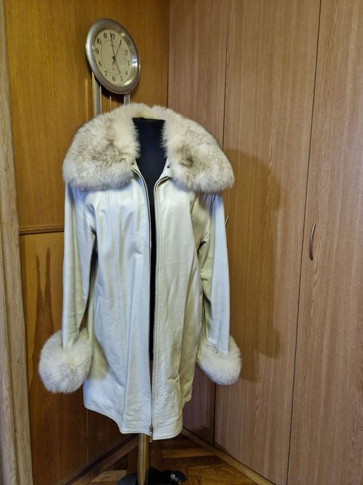 Haină de piele pentru femei