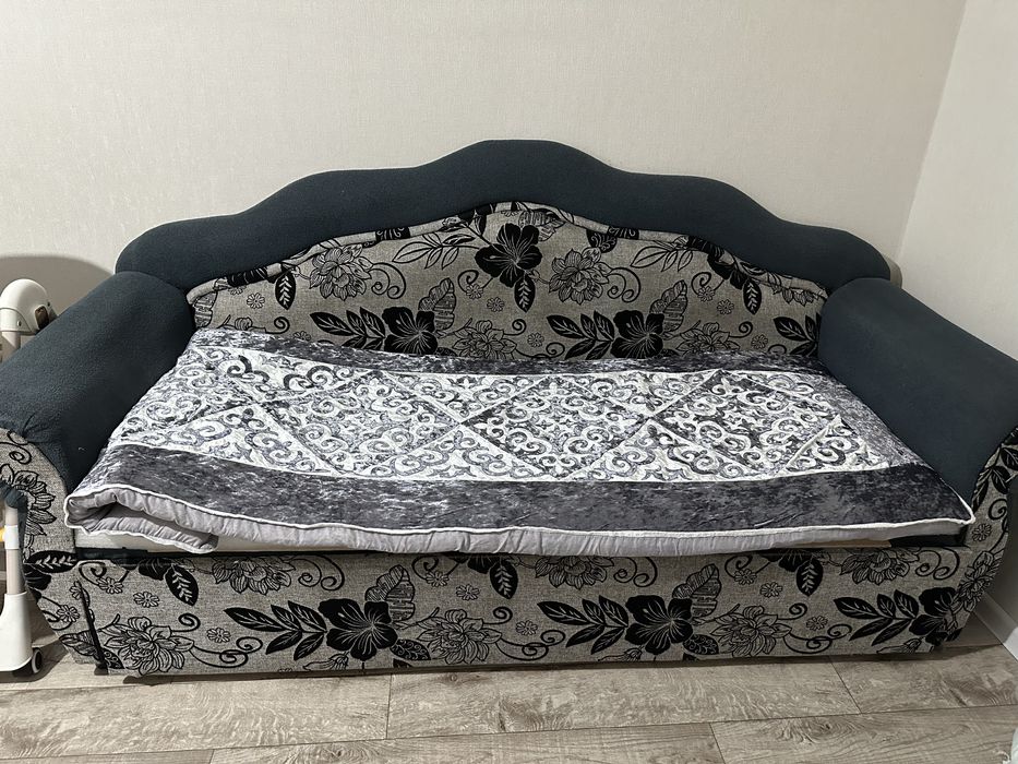 Продам диван.