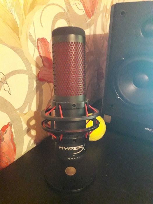 Срочно продам микрофон HyperX CloudCast