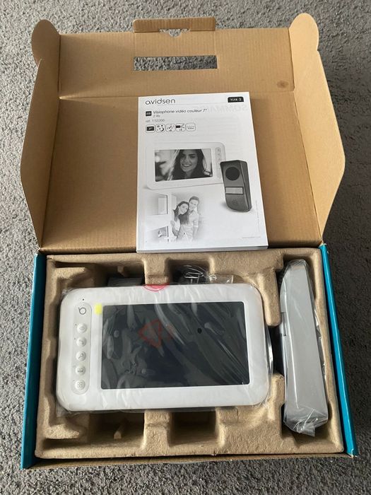 Interfon video cu touch-screen