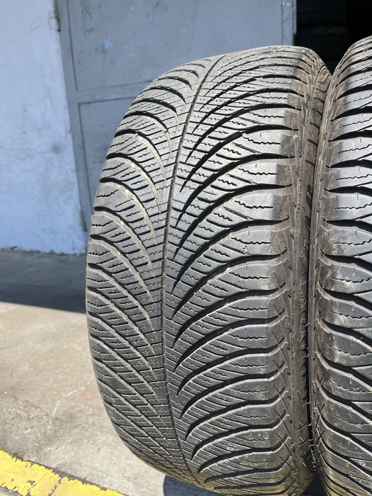 2 бр. летни гуми 215/55/17 GoodYear 6,5 mm DOT 2220