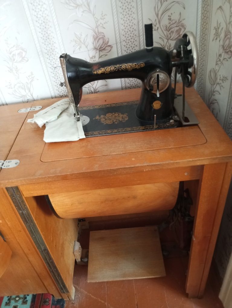 Продам рабочую швейную машину
