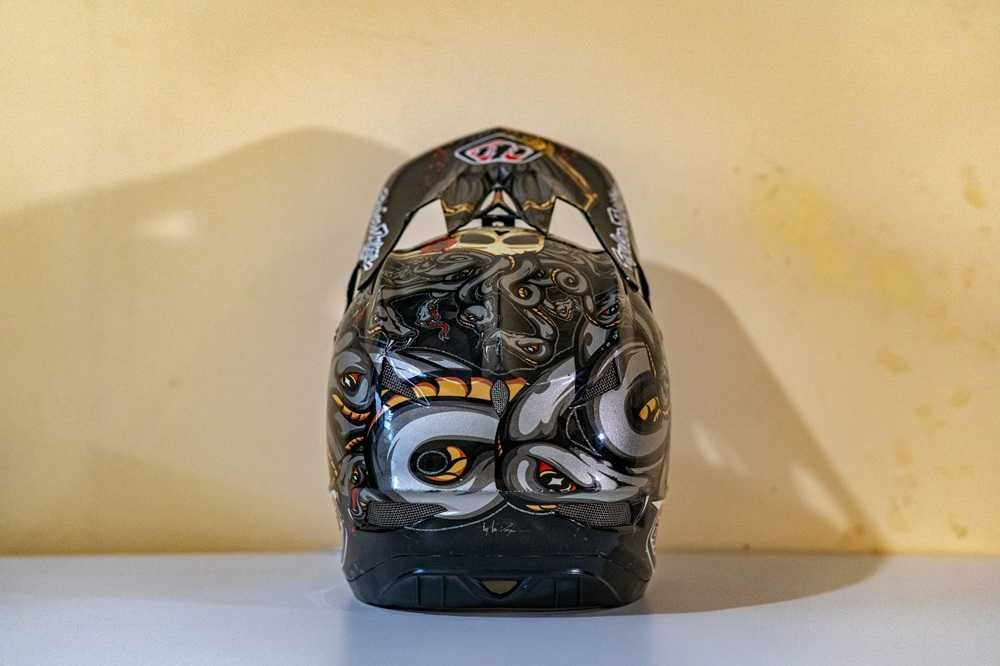 Карбонова каска Troy lee designs D3 - Medium